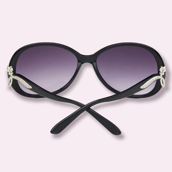 Black Oversized Sunglasses Polarized Lenses New with Case - Picture 2 of 6